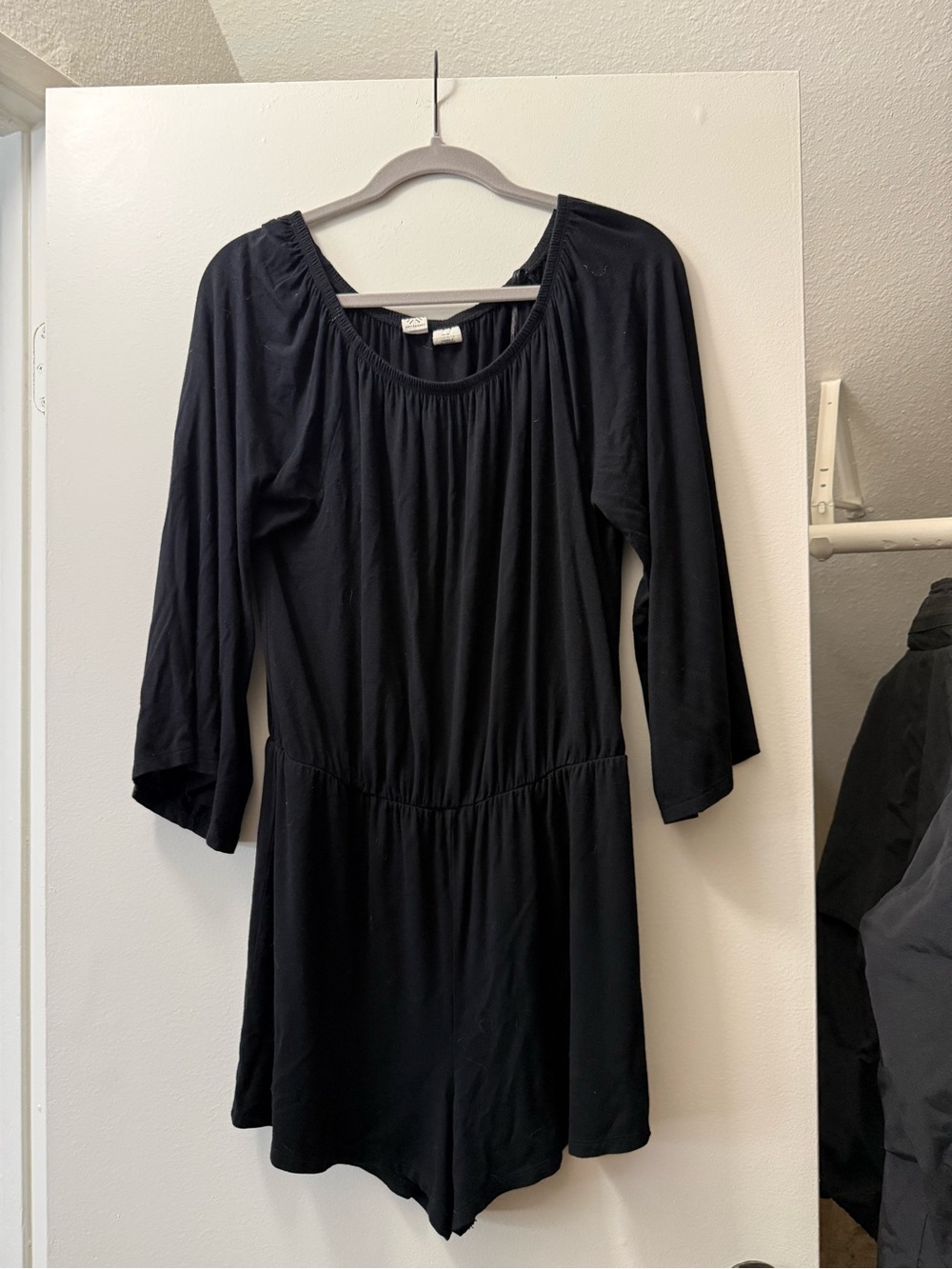 Artisan NY Black Scoop-Neck Long Sleeve Romper